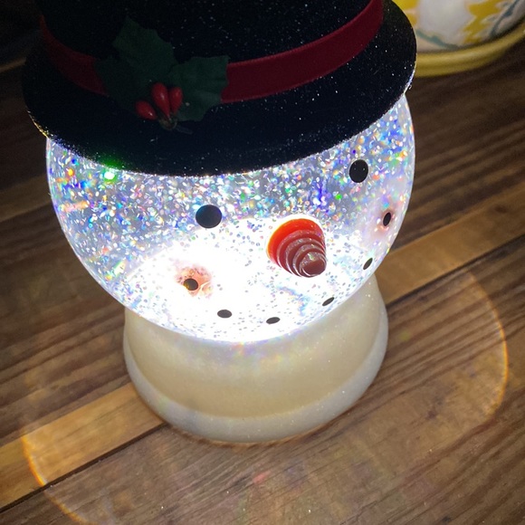 Bath and Body Works Glitter Swirling Snowman Water Globe ❄️☃️ - Picture 8 of 17